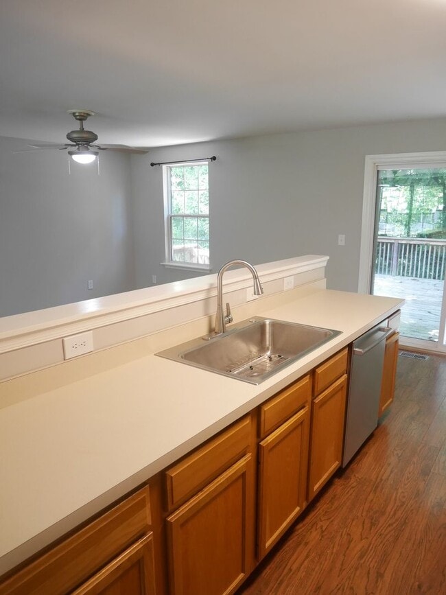 Building Photo - Spacious 3-Bedroom Single-Family Home in E...