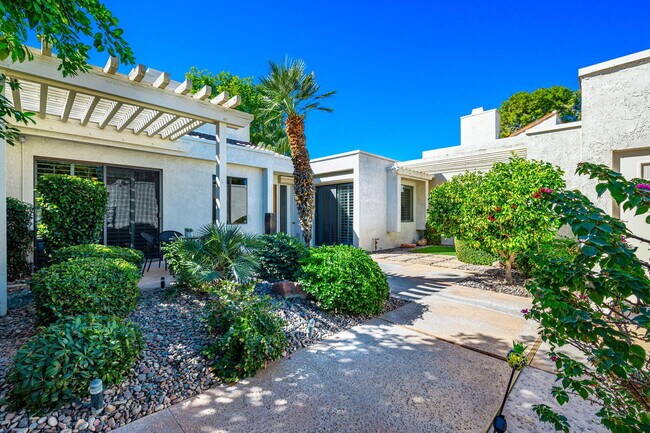 Building Photo - 717 Inverness Dr