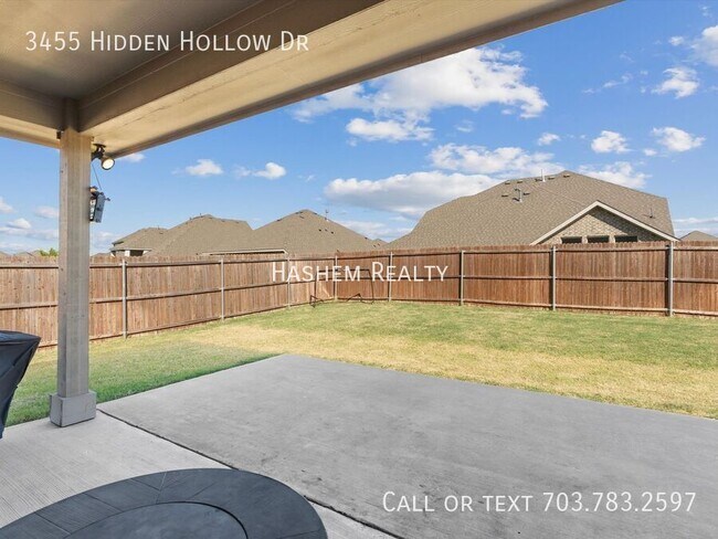 Building Photo - 3455 Hidden Holw Dr
