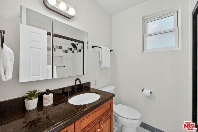 Building Photo - 1515 Rendall Pl