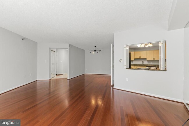 Building Photo - 14801 Pennfield Cir