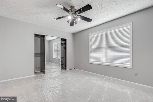 Building Photo - 3036 New Oak Ln
