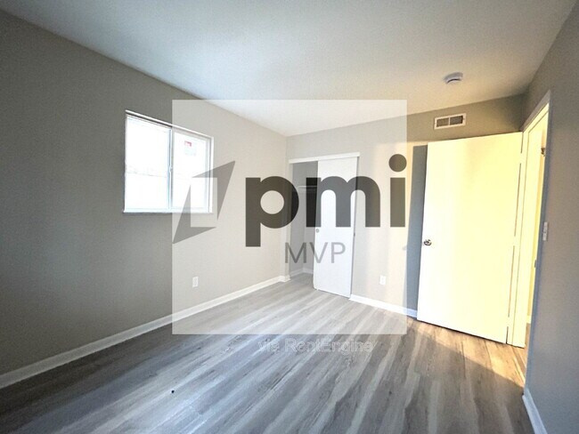 Building Photo - 834 Whitethorne Ave