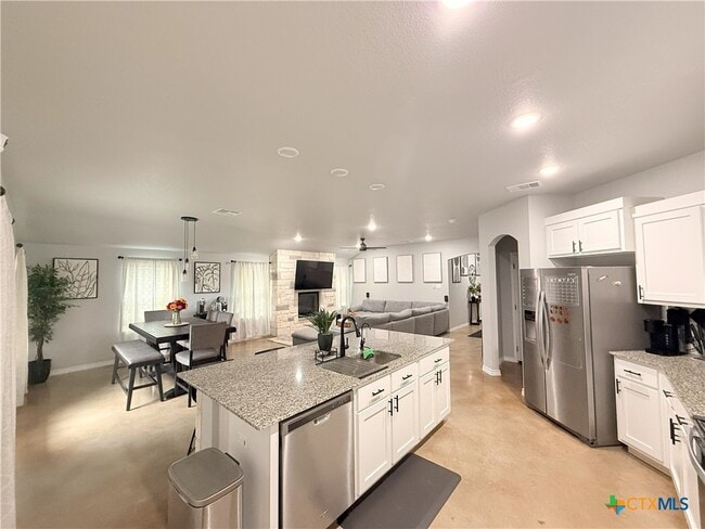 Building Photo - 741 Freedom Cir