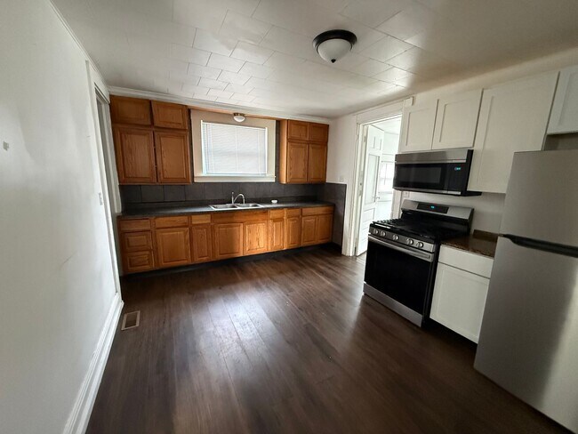 Building Photo - House for Rent