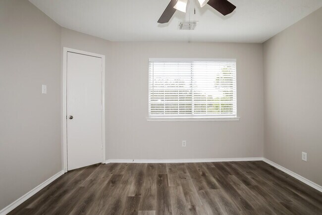 Building Photo - 33103 Cottonwood Bend