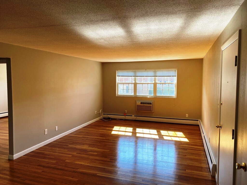 Living room - 25 Arlington Rd