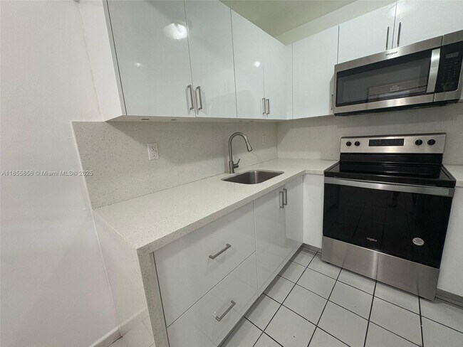 Building Photo - 5660 W 25th Ct
