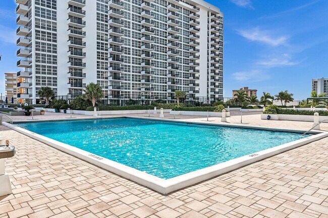 Building Photo - 525 N Ocean Blvd