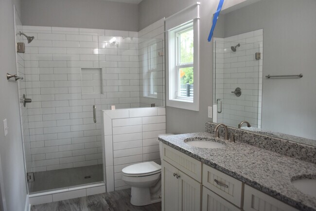 Building Photo - 15 Oakfield Dr