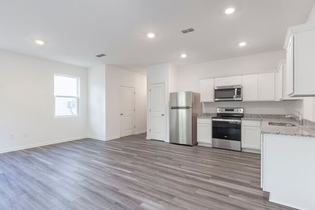 Building Photo - 3531 Cardinal Dr