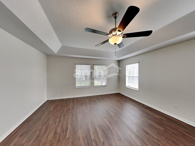 Building Photo - 2300 Treetop Ln