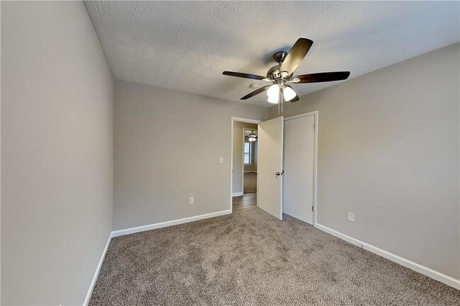 Building Photo - 647 Sunshine Trce NW