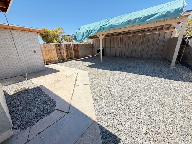 Building Photo - 405 N Gold Canyon St