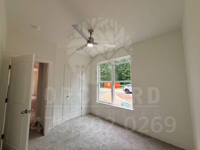 Building Photo - Bella Vista Single-Family Home- 2 Bed/ 2 Bath- Well-Designed Fernley Plan