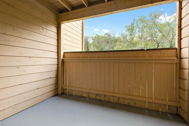 Building Photo - 9100 Mountain Ridge Dr