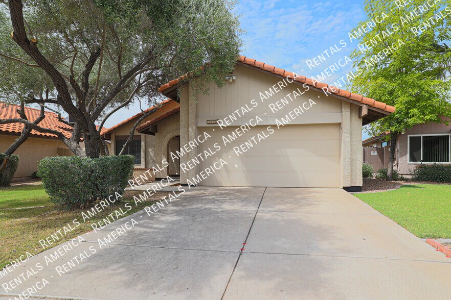 Building Photo - 2160 S Catarina-