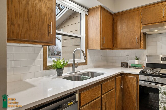 Building Photo - 3 Bedroom House **Half Off May Rent with a...