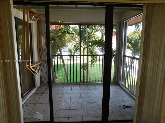 Building Photo - 9688 SW 138th Ave