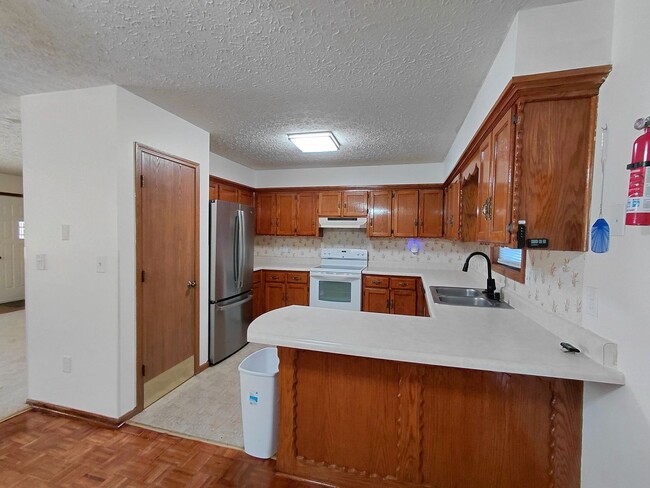 Building Photo - Single Family Home!