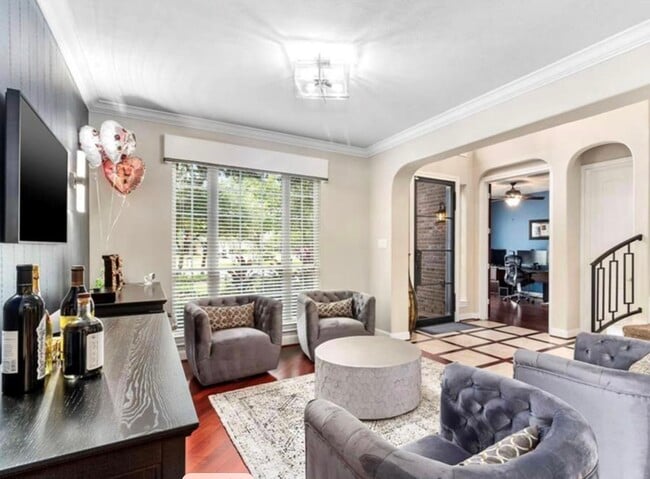 Building Photo - 2211 Mad River Ln