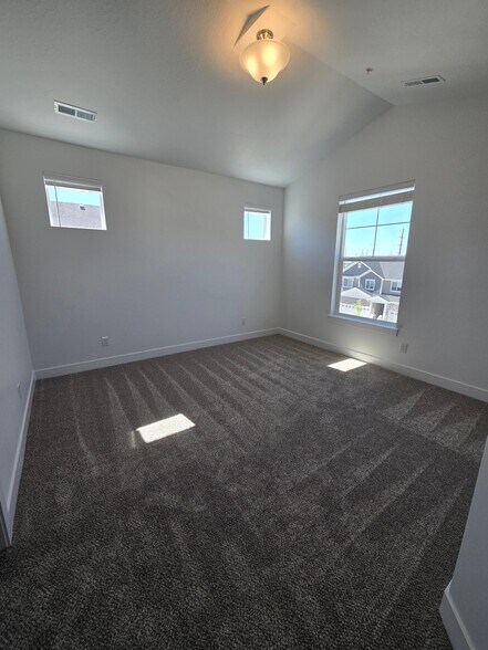Building Photo - 4668 Olive Ave