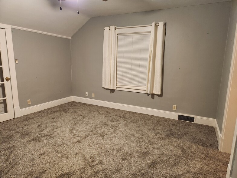 Building Photo - 614 Isabella St