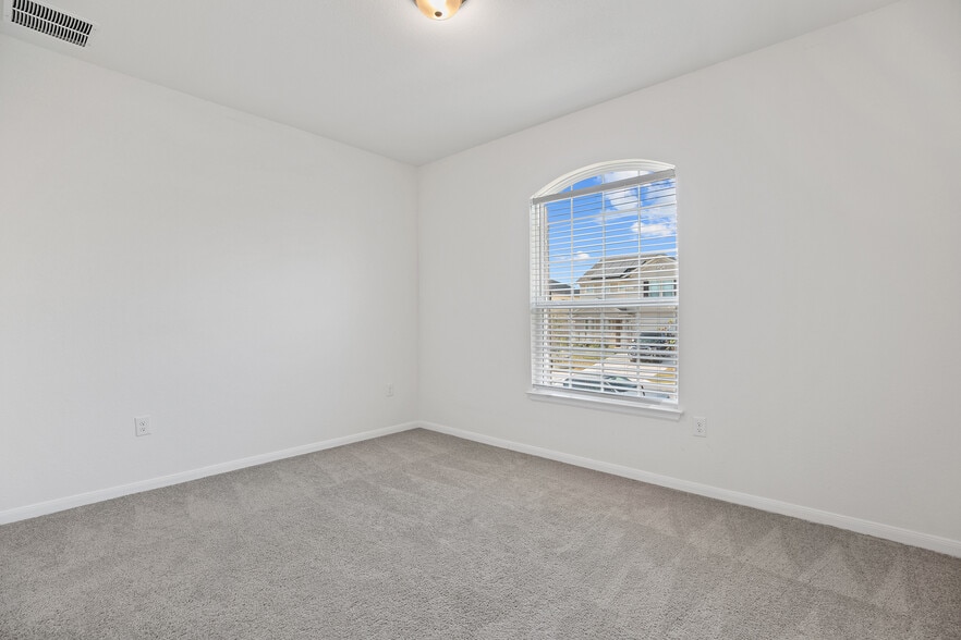 Building Photo - 5552 Bellissima Way