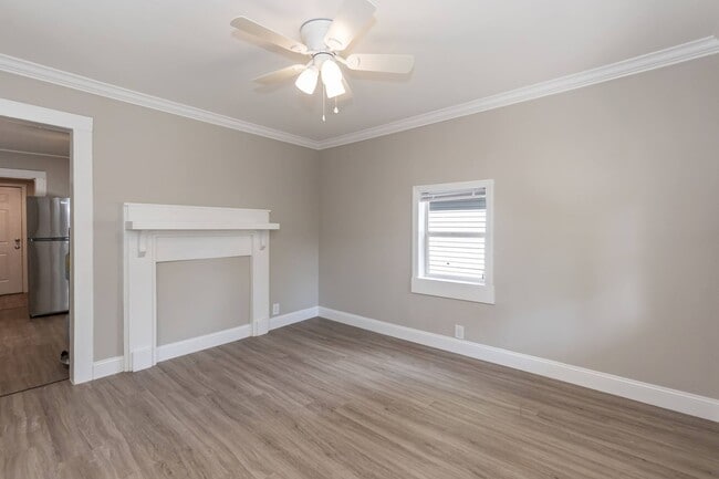 Building Photo - Two Bedroom Home!