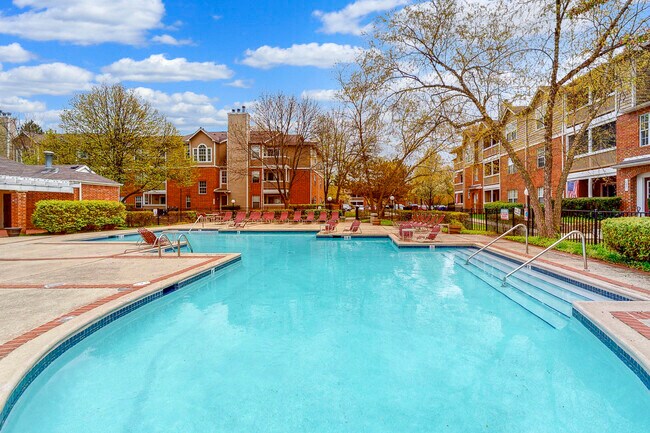 Building Photo - 1411 Johnson Dr