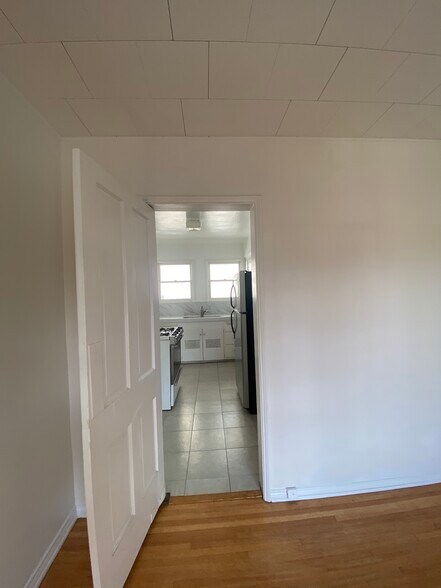 Building Photo - 1206 Beverly Green Dr