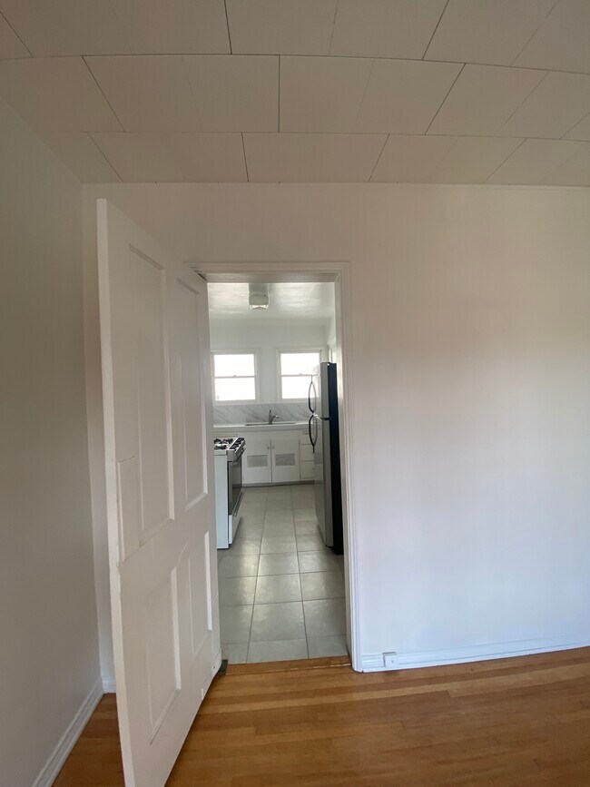 Building Photo - 1206 Beverly Green Dr