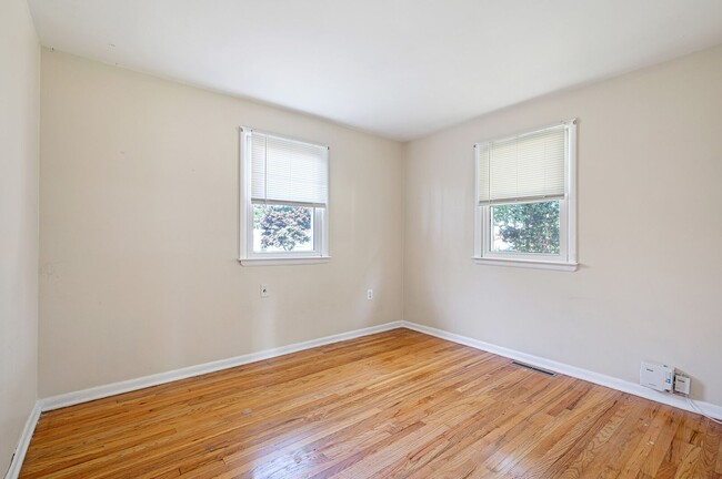 Building Photo - Welcome to Newark, DE!