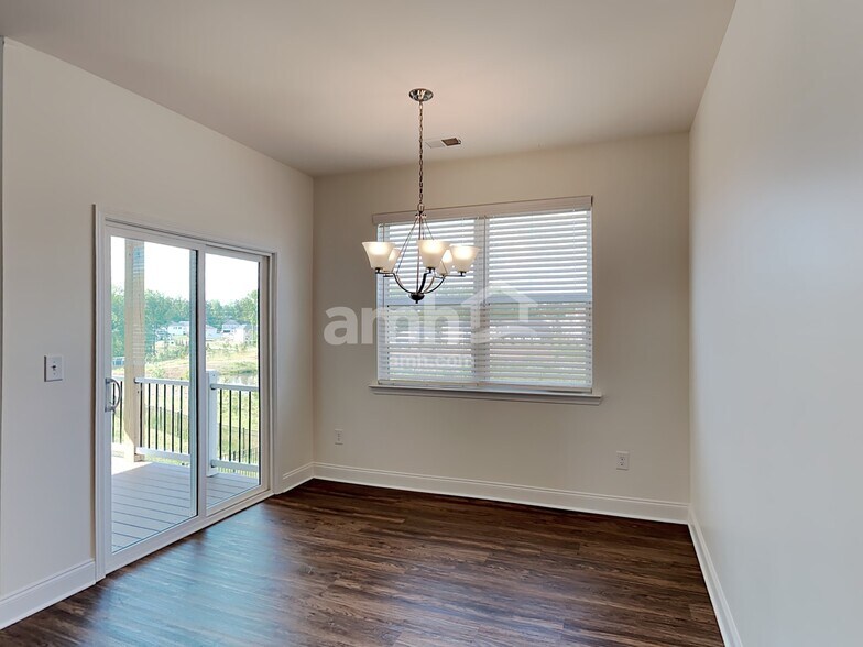 Building Photo - 5160 Smithbriar Dr