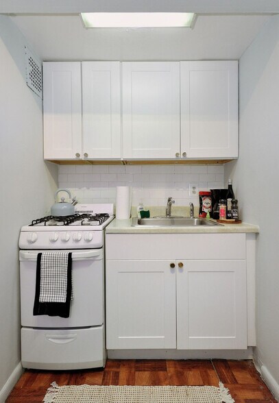 Building Photo - 400 W 36th St.