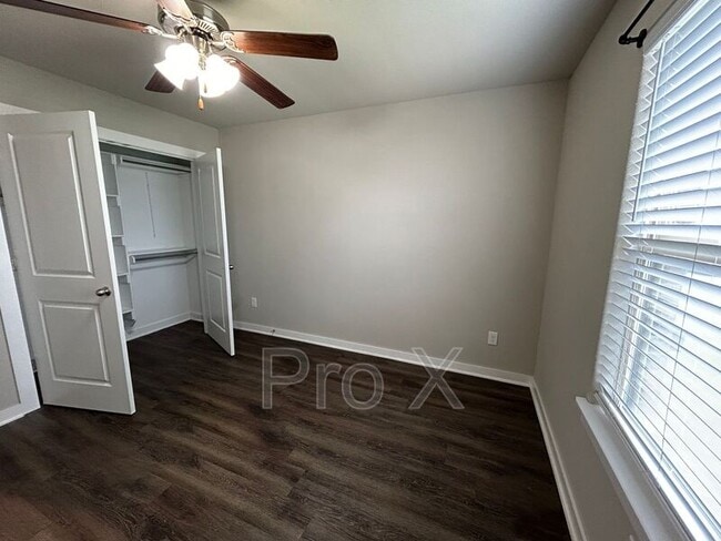 Building Photo - 419 N Mojave St