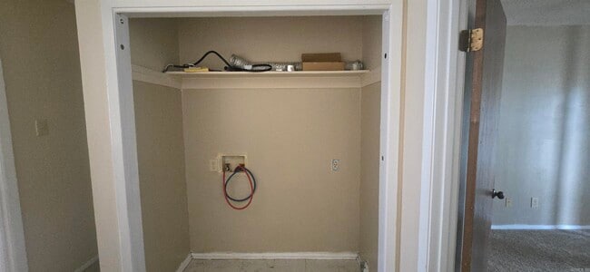 Building Photo - 411 Shadow Oaks Dr