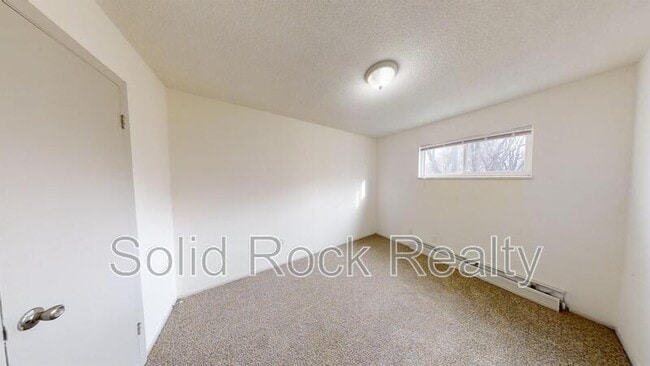 Building Photo - 1411 S Corona Ave