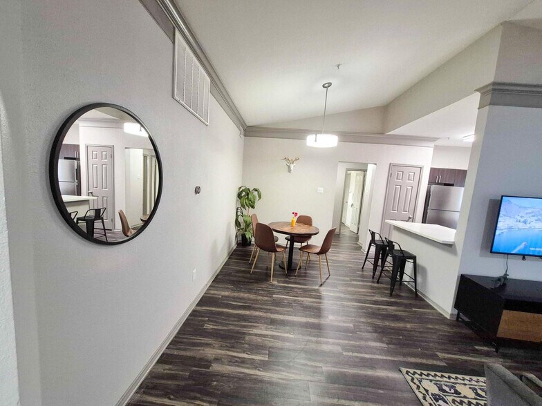 Building Photo - 12100 Metric Blvd