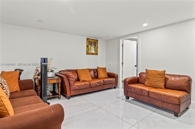 Building Photo - 860 Curtiss Dr