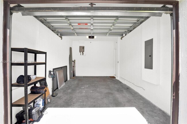 Building Photo - 20610 NE 5th Pl