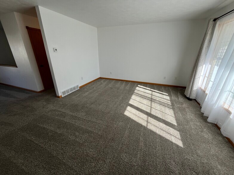 Building Photo - 1195 Cranberry Ct