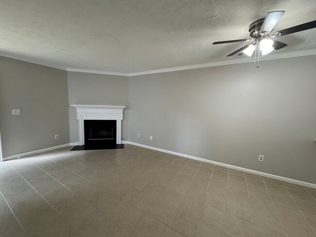 Building Photo - Charming 2-bedroom, 2.5-bath Townhome