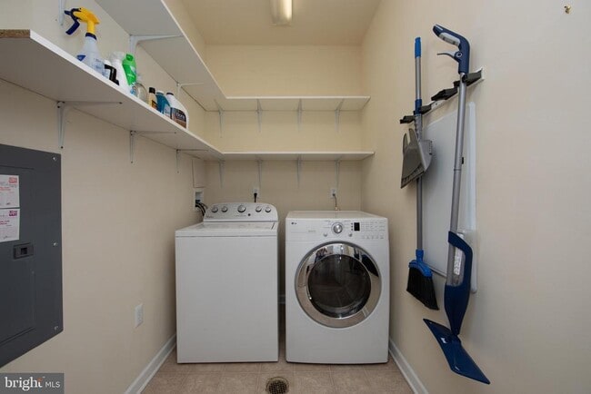 Building Photo - 244 Breeders Cup Dr