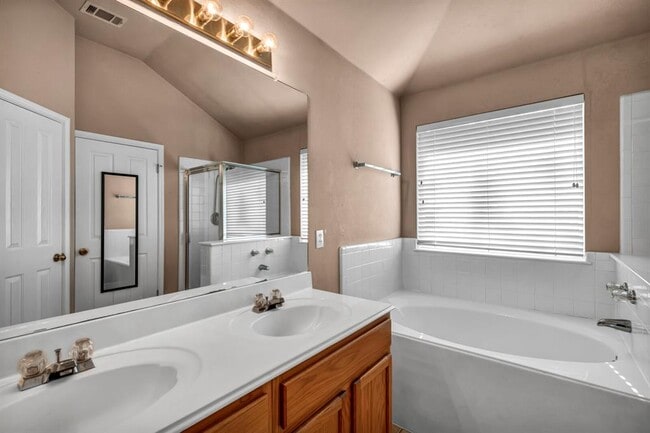Building Photo - 5700 Lomita Verde Cir