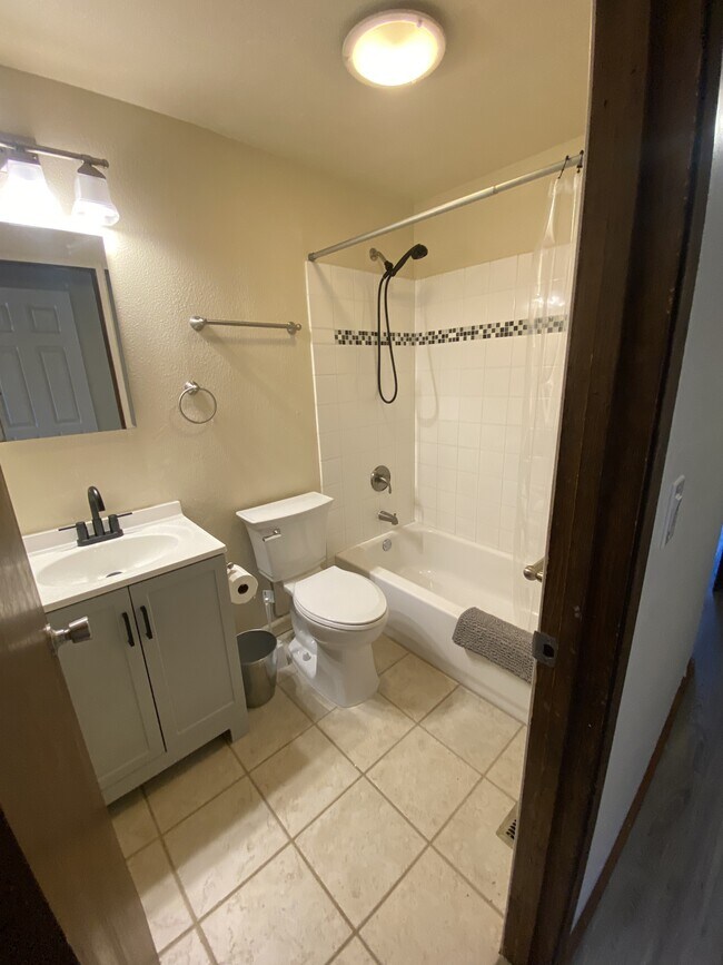 Building Photo - 155 Kahle Dr