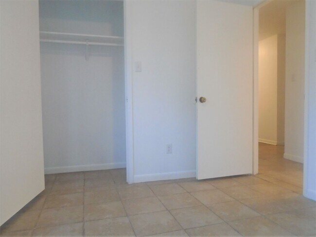 Building Photo - 418 Hargrove St