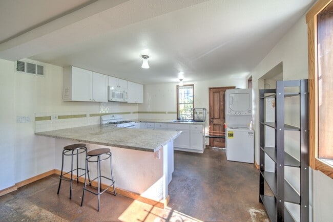 Building Photo - 2225 Blake St