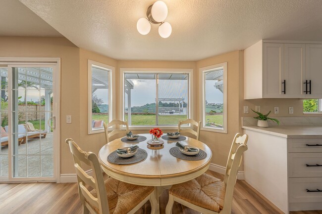 Building Photo - Fully furnished Canyon View 5 Bed Single Family