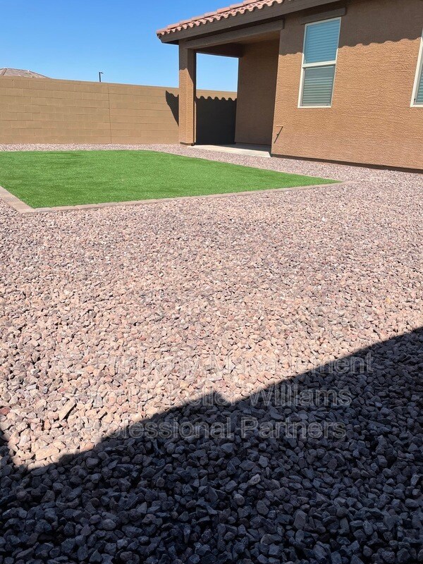 Building Photo - 12481 W Kaler Dr